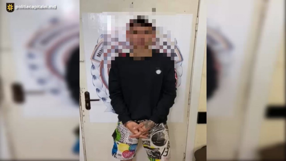 A spart geamul unei mașini pentru a fura o geantă, iar acum riscă 4 ani de pușcărie